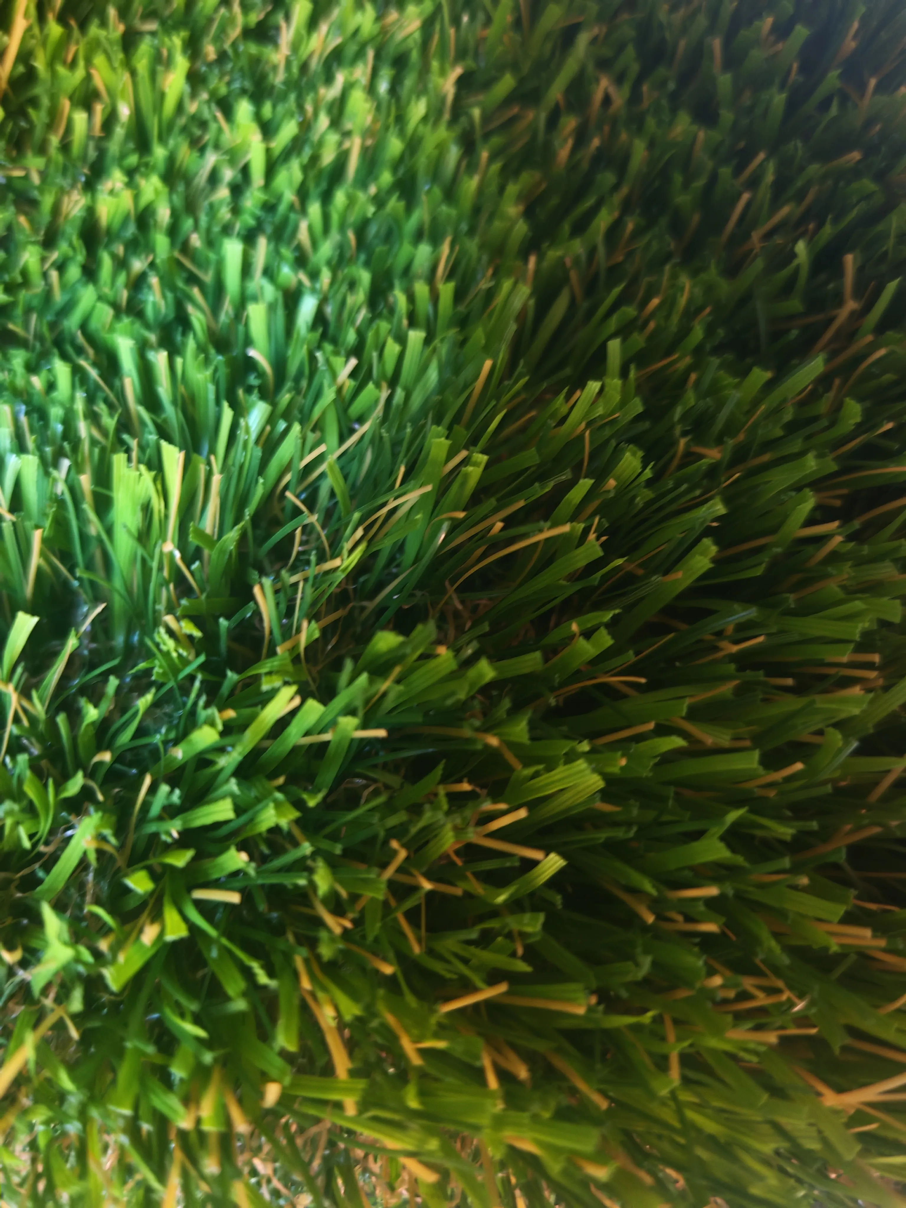 40mm WP artificial turf with realistic brown thatch undertones